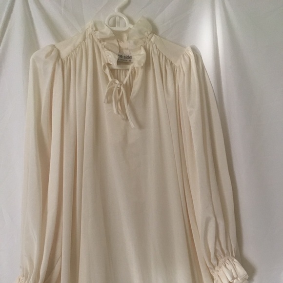 Beautiful VINTAGE Comfy Creamy-White Nightgown - Picture 2 of 8